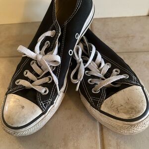 Converse Black and White